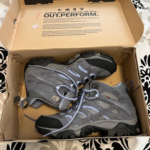 Merrell Moab hiking boots-Women’s. New in box. Size 8.5. Periwinkle/grey - Picture 1 of 7